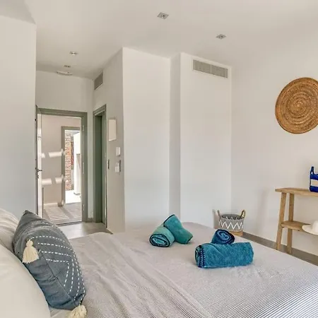 Xifara - Seafront Villa Santa Maria (Paros)