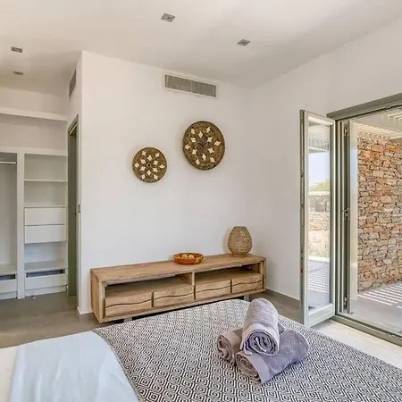 Villa Xifara - Seafront Santa Maria (Paros)